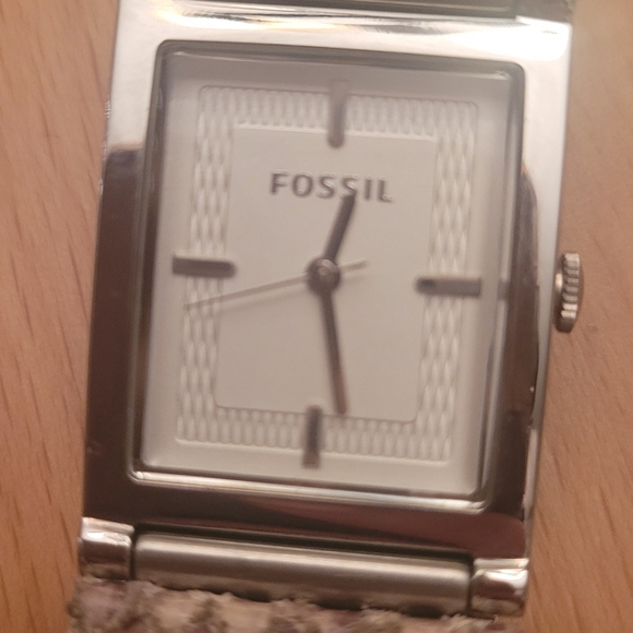 Women watch - Picture 2 of 3